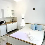 Efo Near The Апартаменти
