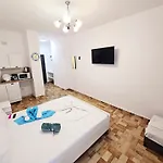 Апартаменти Efo Near The *